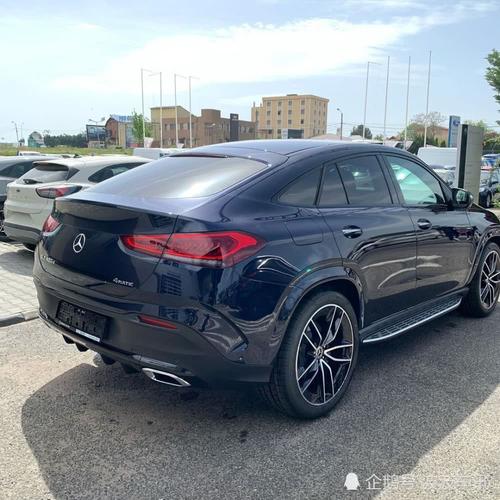 全新奔驰gle轿跑suv实车曝光,外观很运动,采用溜背式设计