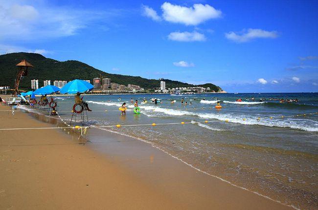 沙滩,海浪,海鲜驰名于世,是海陵岛乃至阳江地区知名度最高的旅游景点