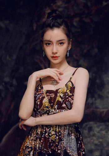 唯美无印女星丨杨颖baby真实魅力无限,耳饰更添高冷气场