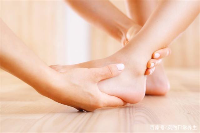 为什么有的糖尿病人会出现脚疼?原因是什么?今天来
