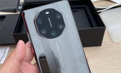 华为mate40 rs销售一个月,首批评价出炉,4条差评太无奈!