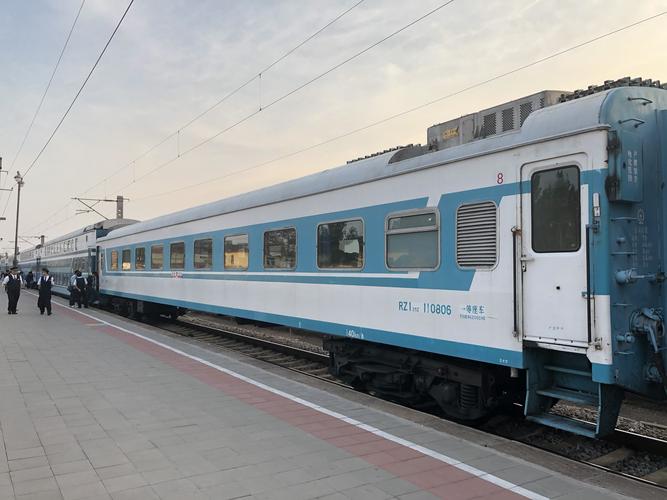 此外,其软座车还分为特等软座(rzt),一等软座(rz1),二等软座(rz2) up