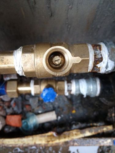 自来水阀门被锁住了,求教怎么打开