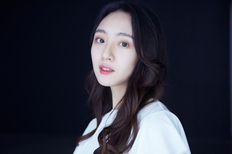 娱乐 正文 日前,新晋鬼马少女演员刘思辰亮相某顶级时尚展.