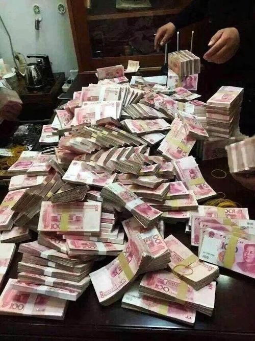 宋喆怒晒百万现金: 谁说我坑了王宝强的钱