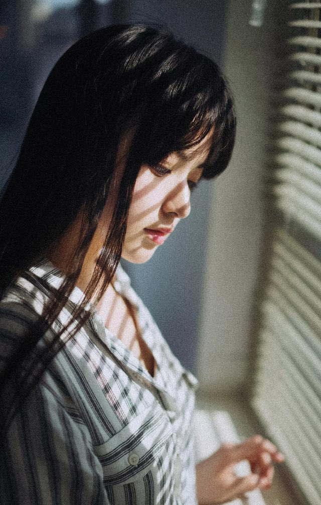 好想好想哭的女生说说很伤感很难过