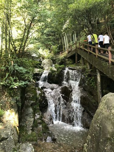 安吉藏龙百瀑好玩吗,安吉藏龙百瀑景点怎么样_点评