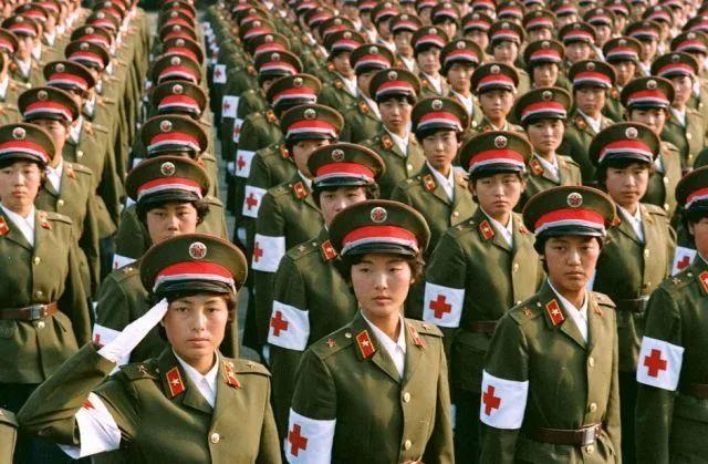不爱红装爱武装中国人民解放军历史上女兵服装欣赏
