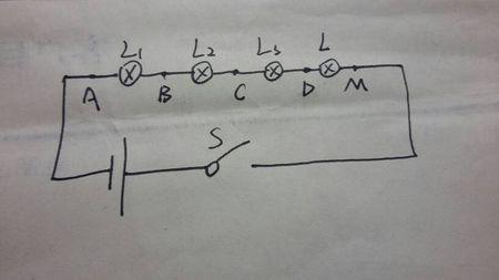 有一串小彩灯串联在一起,当电路中有一小灯泡发生断路