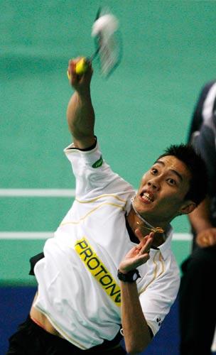 图文:海外军团顺利晋级 李宗伟劈扣怒目圆睁