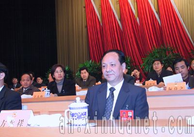 新当选的安徽省政协主席方兆祥在主席台上