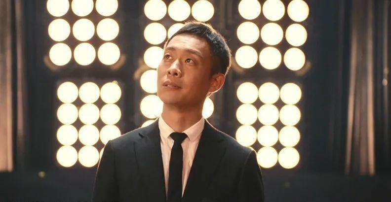 拍戏时,他珍视镜头前的所有时刻,影像的东西要比我们活得长远,几百年