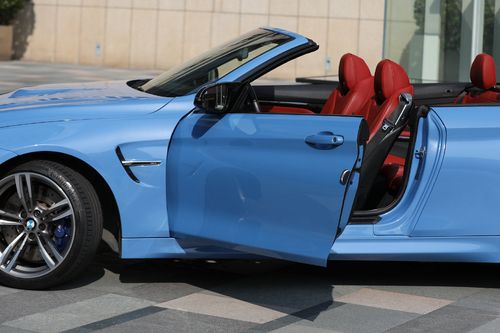 汽车美图宝马m4425i双门硬顶敞篷轿跑