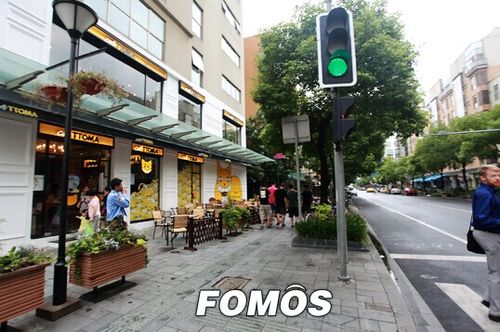 非常乾净的上海大学路咖啡街