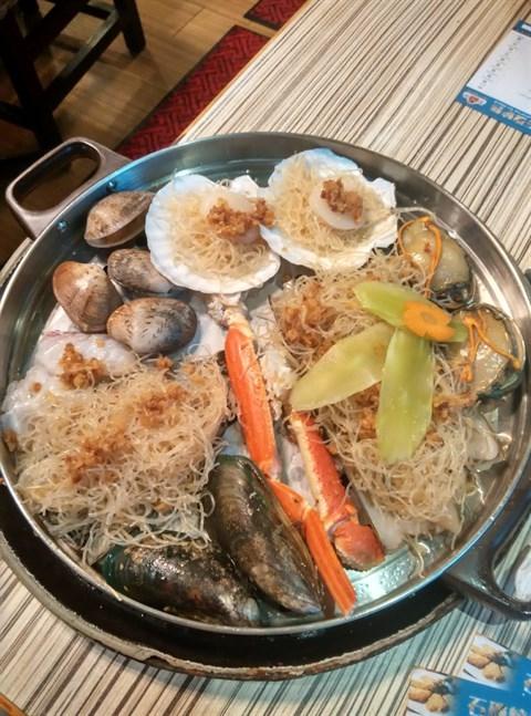海鲜蒸锅 任食火锅=满足吃货的我俩