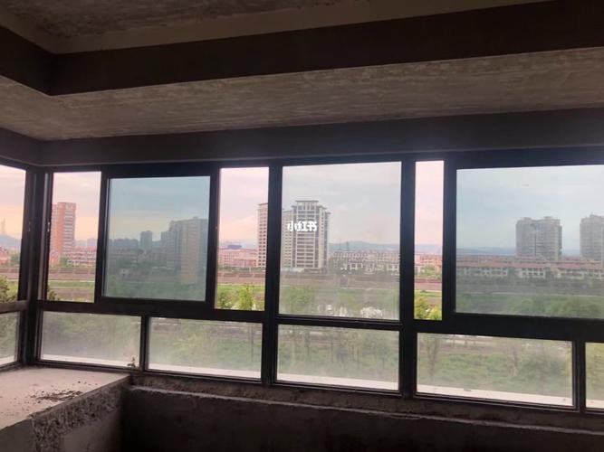 终于安上大玻璃窗了_装修_风景_手机_装修日常_家居家装_装修