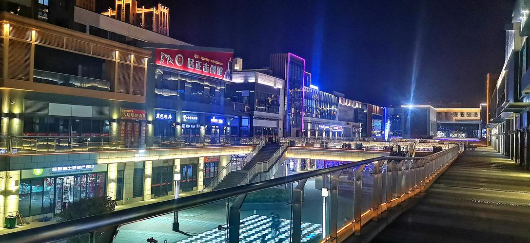 吉安视觉:城南铜锣湾步行街夜景 灯火璀璨不夜城