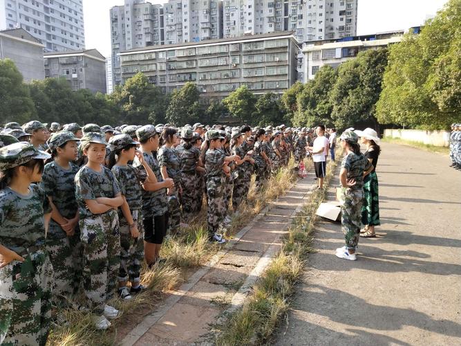 怀化启航卫生学校欢迎您!咨询热线:孙老师13517450957