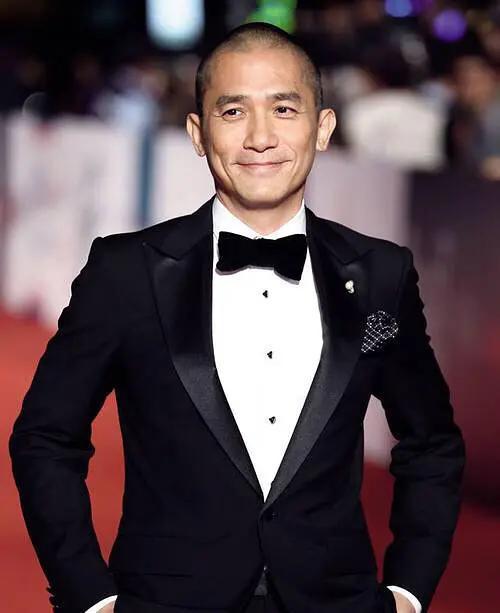 男明星形态各异的发际线,看光头的造型最一目了然