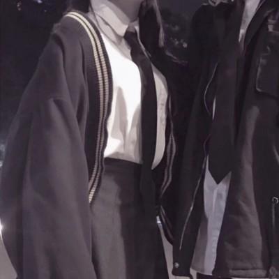 黑白·丧系·情侣头像:我不爱你了,换句话说,我不想委屈自己了