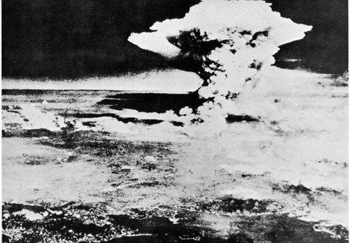 资料图:广岛原子弹爆炸升起的蘑菇云