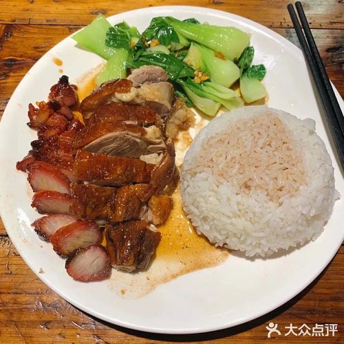 强推他们家的烧鹅拼叉烧饭,烧鸭叉烧双拼,完全无法拒绝的美味