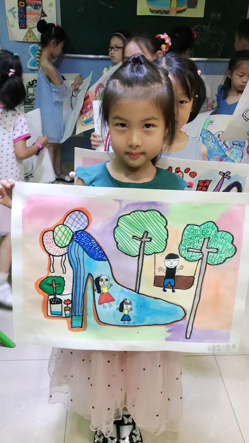 爱童画 创意儿童画《鞋子的联想》