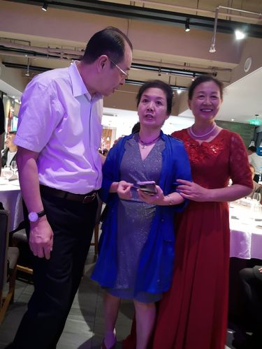 乔鲸(乔羽之子)在与吴霜老师贾团亲切交流