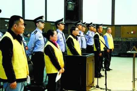文强案二审昨日开庭