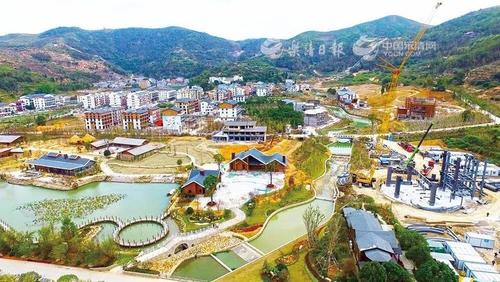 "这阵子,大荆镇下山头村党支部书记高秀明的电话响个不停,来打听园区