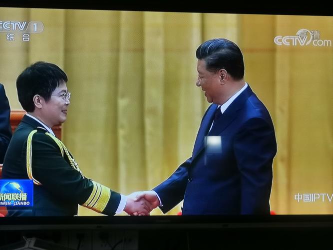 热烈祝贺钟南山被授予"共和国勋章",授予张伯礼,张定
