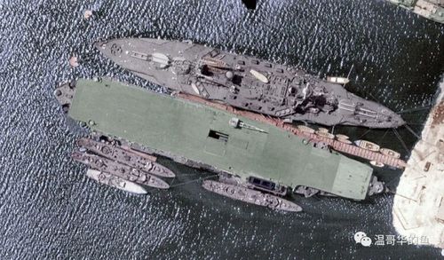 1936年航拍的"贝亚恩"号,左侧是一战时期的"洛林"号战列舰