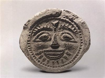 几十年来,大量六朝人面纹瓦当在南京新街口,大行宫,张府园,清凉山等