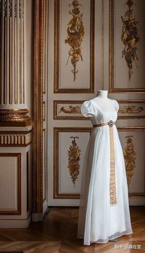 如果喜欢复古风的话,可以尝试帝政高腰裙