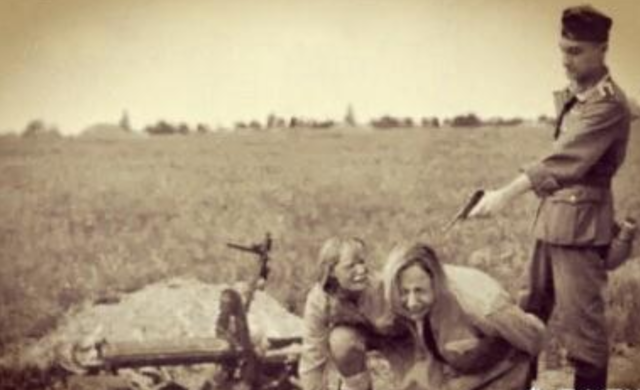 德军直接处决苏联女兵的老照片,其实是历史的一个玩笑