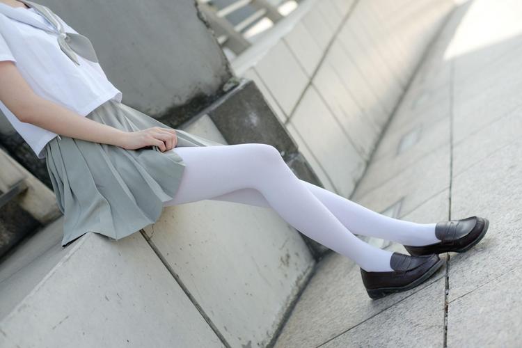 女生为什么都要穿白袜子和jk