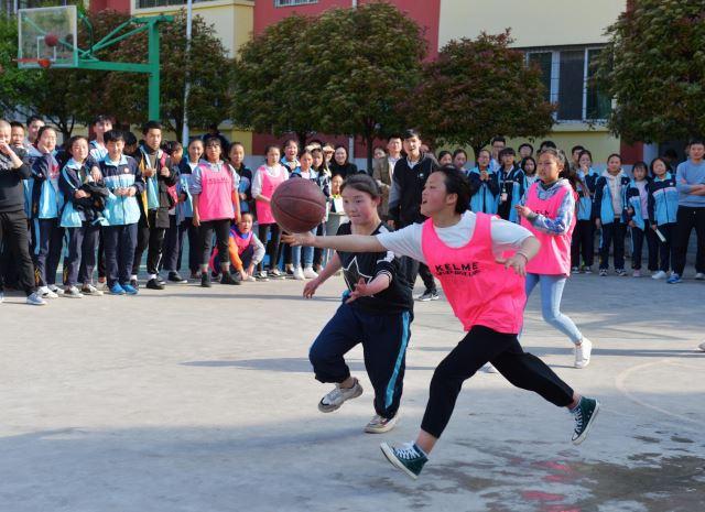 雷波民族中学召开2019年春季学生运动会