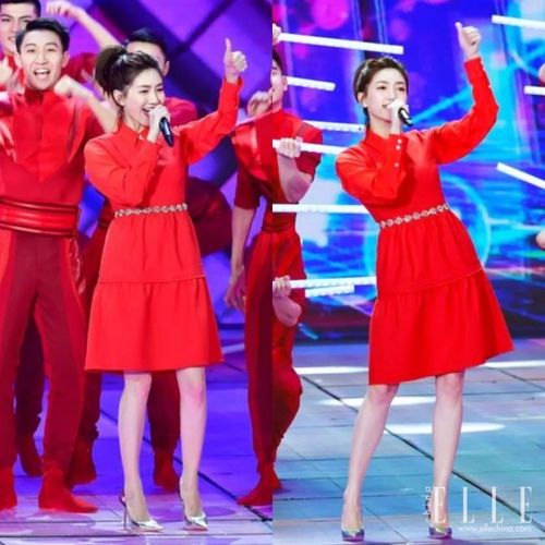 到处都可见的江疏影,连春晚彩排的的偷拍都可以出穿搭