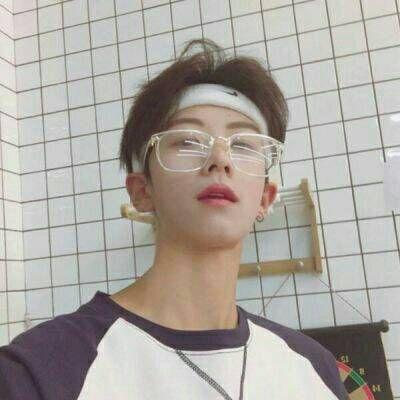 2019超人气个性男生微博头像戴眼镜 估计月老玩断了我