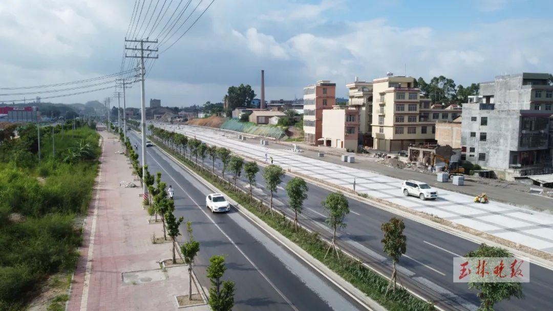 近日,城南客运枢纽至陆川北部工业园二期园区公路(民主南改扩建