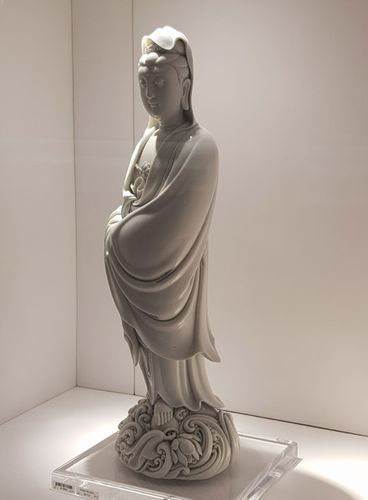 打破德化白瓷世界拍卖纪录 何朝宗渡海观音1633万元落槌