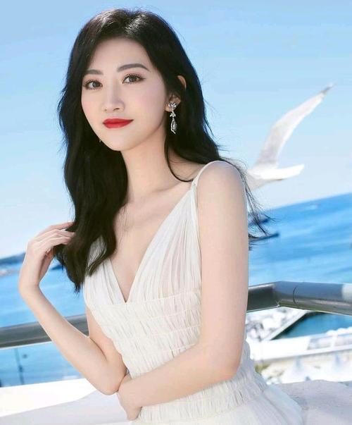 景甜:白裙飞舞的感觉,好仙哦!