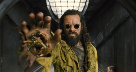 展开全部 电影名称:《黑衣人3》,是哥伦比亚影片公司出品的《黑衣人