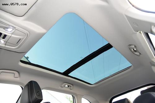 哈弗h6的全景大天窗也是这款车的卖点之一.
