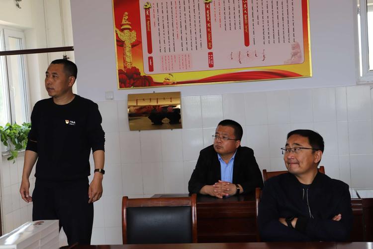 阿鲁科尔沁旗旗人大常委会副主任宝玉,旗教育局局长丛