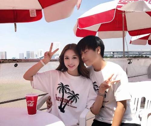 斗鱼卢本伟与女友拍摄六周年纪念照满屏幸福感网友变帅了