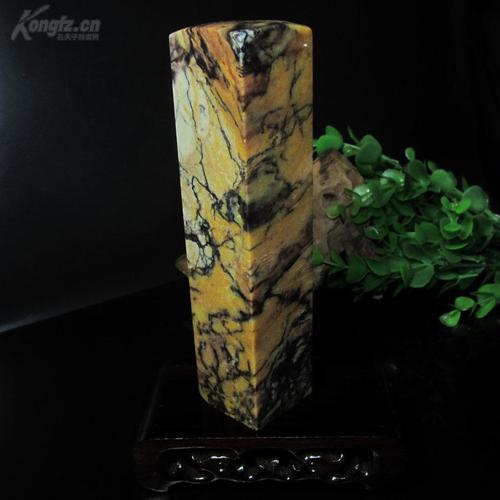 青田石的种类繁多,比较知名的已被收录在书内,您看看图二,这就是书上