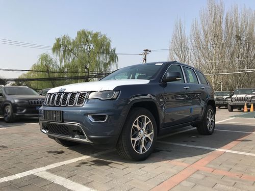 2021款大切诺基3.0蓝色浅内饰现车到店