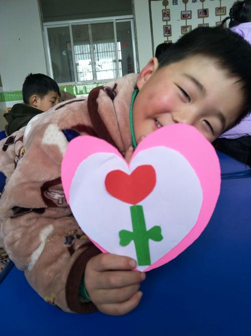 百乐幼儿园开展了庆"三八"妇女节主题活动.