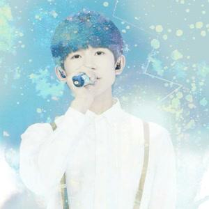 qq四叶草王源头像女生